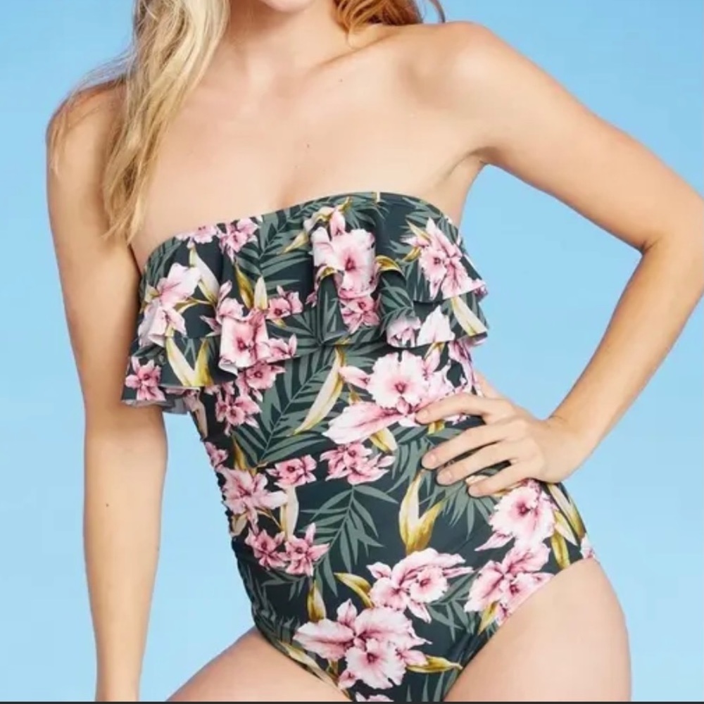 Woen's Bandeau Flounce High Coverage swimsuit